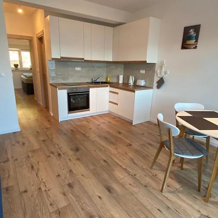 Apartments Elena 로크바 로고즈니차 외부 사진