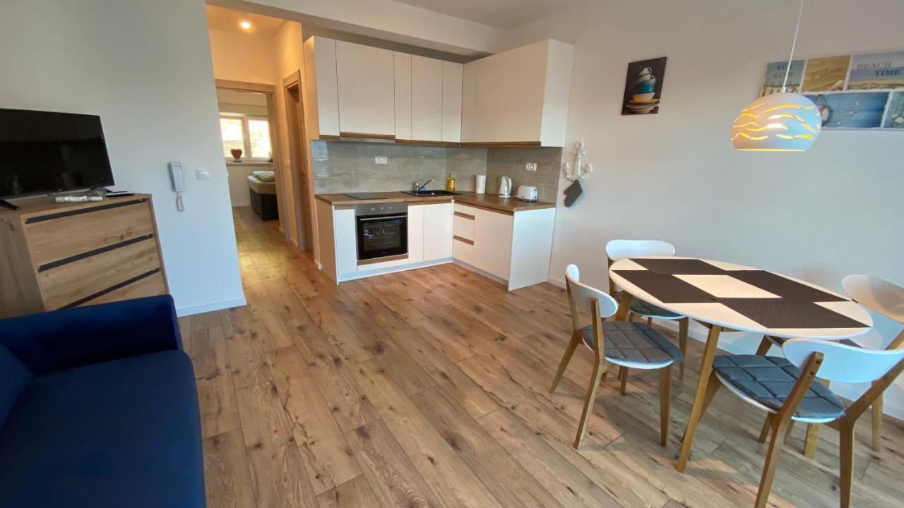 Apartments Elena 로크바 로고즈니차 외부 사진
