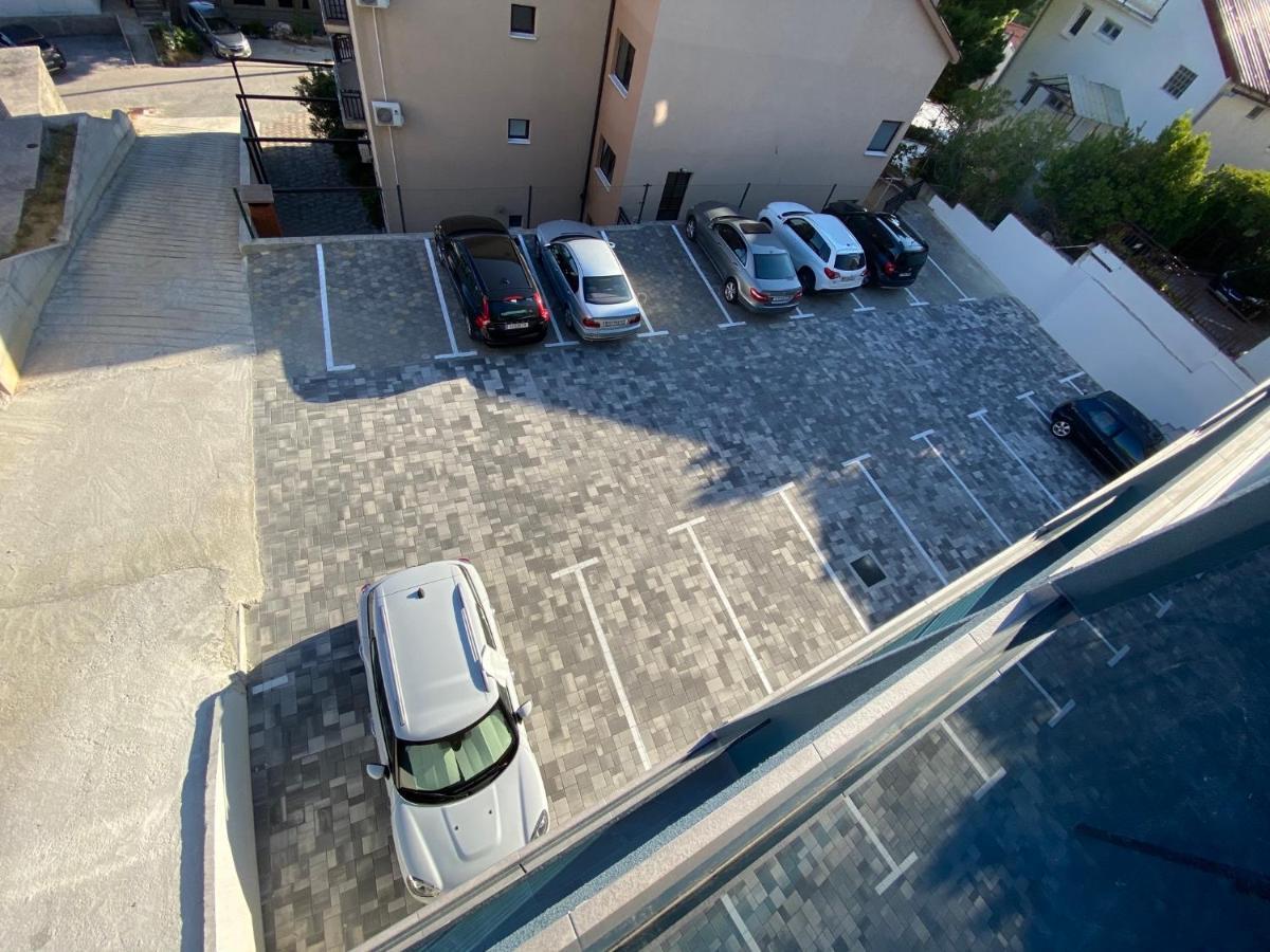 Apartments Elena 로크바 로고즈니차 외부 사진